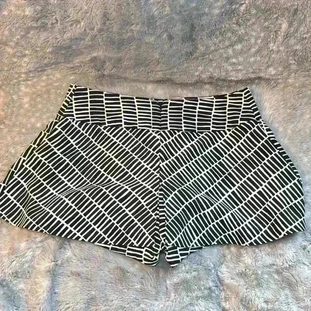 Express Black and White Mini Skirt - Picture 2 of 4